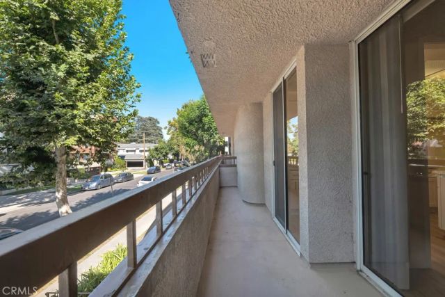 14530 Benefit Street 102, Sherman Oaks, CA 91403