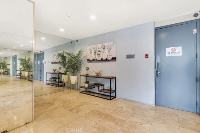 14530 Benefit Street 102, Sherman Oaks, CA 91403