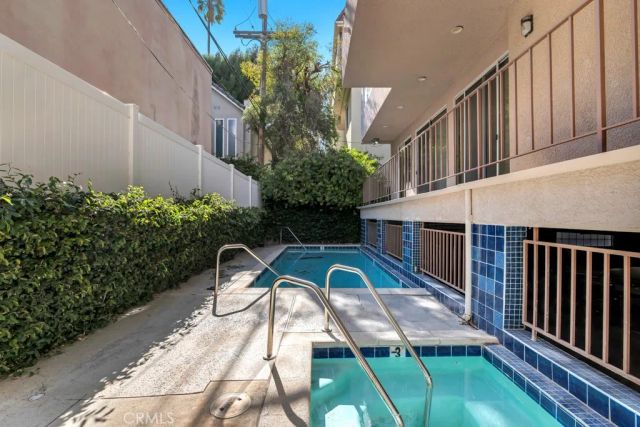 14530 Benefit Street 102, Sherman Oaks, CA 91403