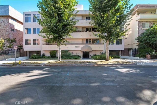 14530 Benefit Street 102, Sherman Oaks, CA 91403