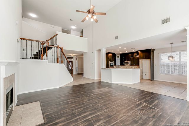 922 Desert Bluff, San Antonio, TX 78258