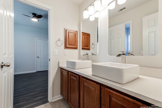 922 Desert Bluff, San Antonio, TX 78258