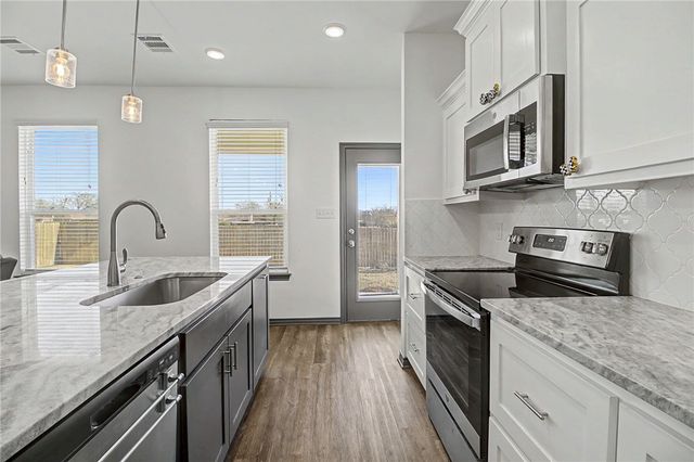 2406 Lightfoot Lane, Bryan, TX 77803