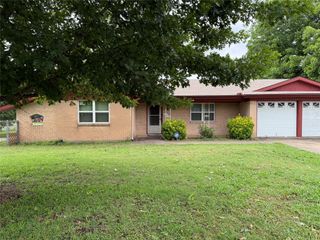 900 Crockett Drive, Fort Worth, TX 76028