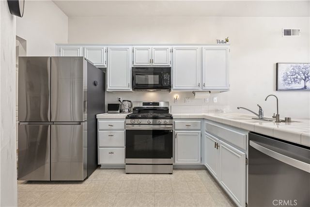 19145 Oak Street, Apple Valley, CA 92308