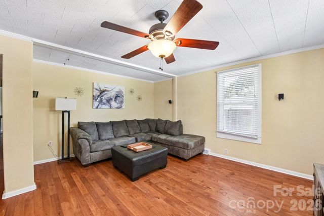 315 Caldwell Avenue, Mooresville, NC 28115