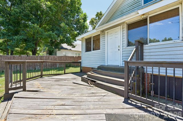 315 Caldwell Avenue, Mooresville, NC 28115