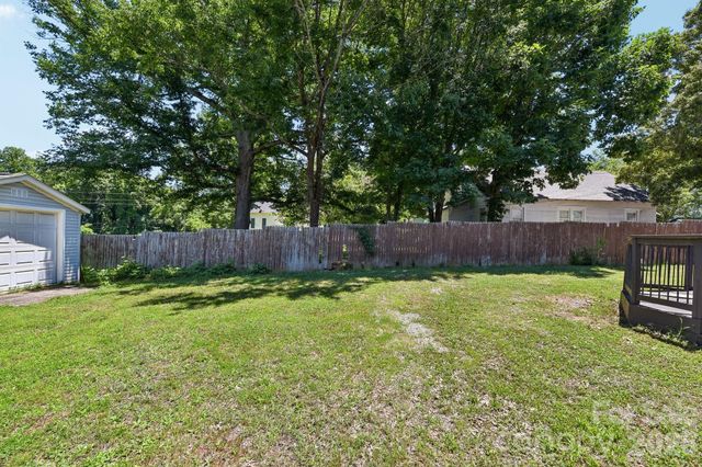 315 Caldwell Avenue, Mooresville, NC 28115