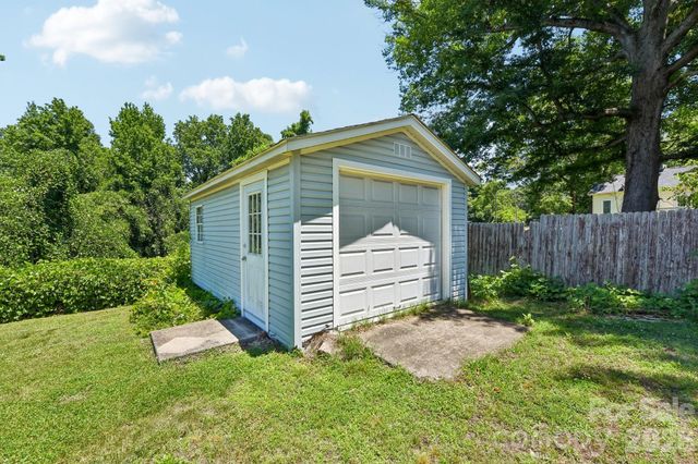 315 Caldwell Avenue, Mooresville, NC 28115
