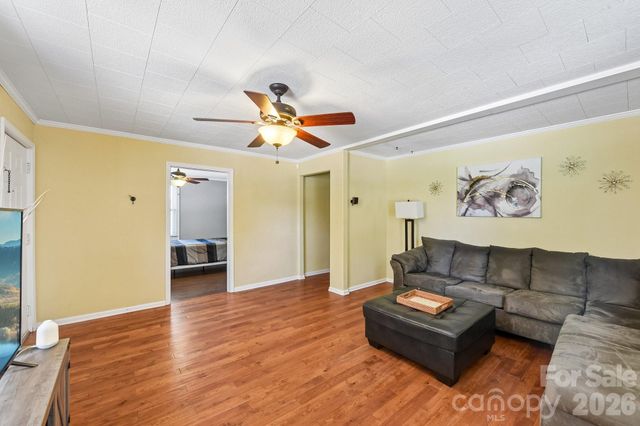 315 Caldwell Avenue, Mooresville, NC 28115