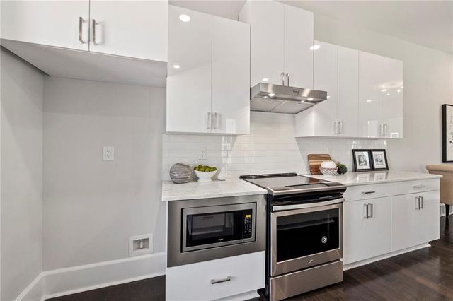 456 Parkway Drive NE 14, Atlanta, GA 30308