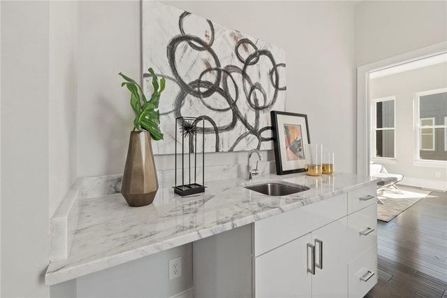 456 Parkway Drive NE 14, Atlanta, GA 30308
