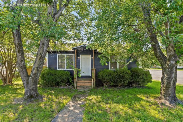 1004 Mcfarland Avenue, Rossville, GA 30741