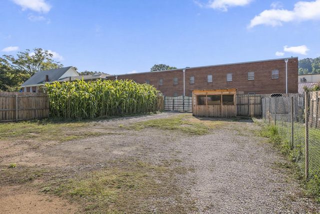 1004 Mcfarland Avenue, Rossville, GA 30741