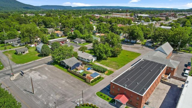 1004 Mcfarland Avenue, Rossville, GA 30741