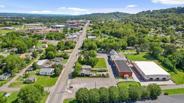 1004 Mcfarland Avenue, Rossville, GA 30741