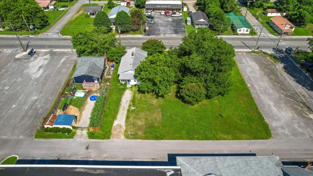 1004 Mcfarland Avenue, Rossville, GA 30741