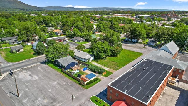 1004 Mcfarland Avenue, Rossville, GA 30741