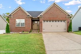 7825 Bridlewood Pl, Louisville, KY 40228