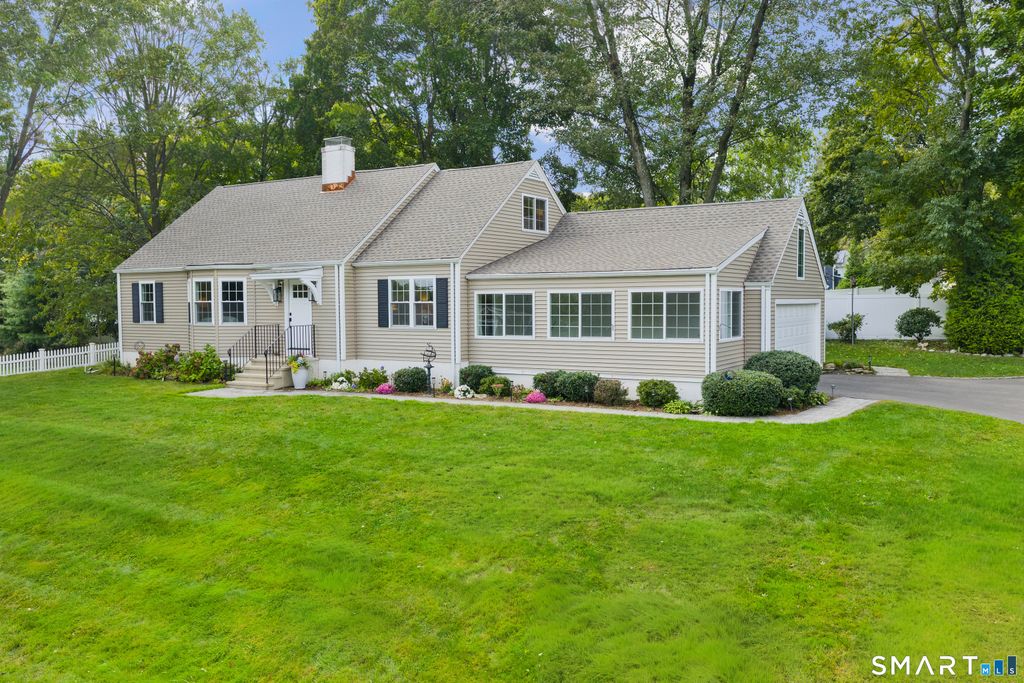 18 Koger Road, Trumbull, CT 06611