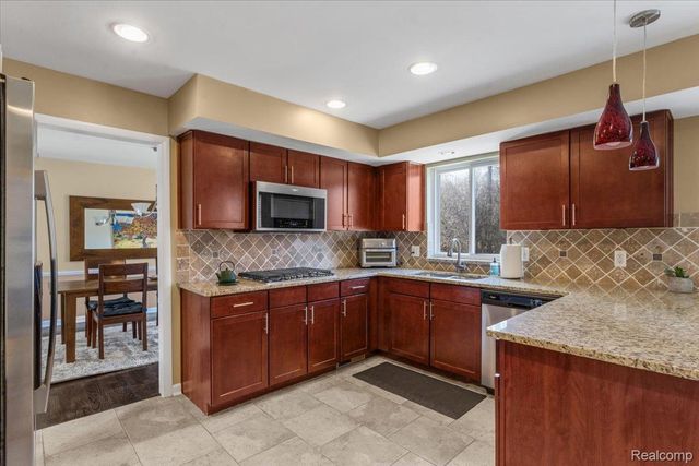 31065 Old Stage Road, Beverly Hills Village, MI 48025