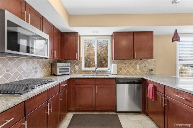 31065 Old Stage Road, Beverly Hills Village, MI 48025