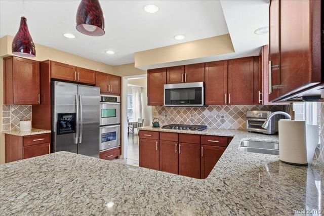 31065 Old Stage Road, Beverly Hills Village, MI 48025