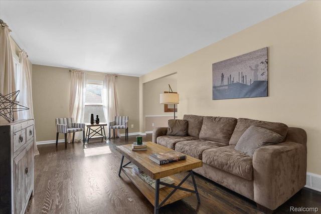 31065 Old Stage Road, Beverly Hills Village, MI 48025