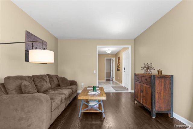 31065 Old Stage Road, Beverly Hills Village, MI 48025