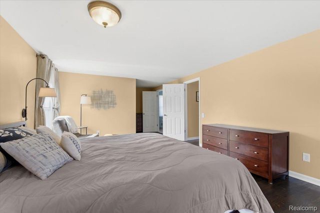 31065 Old Stage Road, Beverly Hills Village, MI 48025