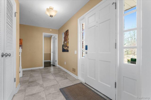 31065 Old Stage Road, Beverly Hills Village, MI 48025