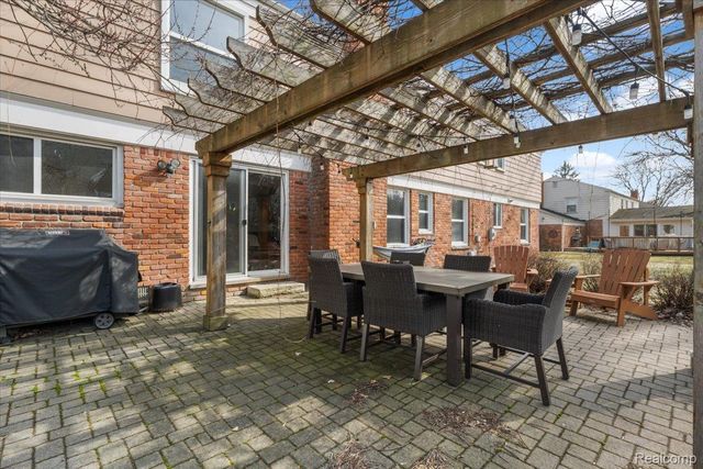 31065 Old Stage Road, Beverly Hills Village, MI 48025