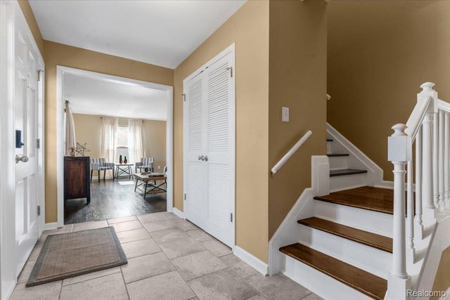 31065 Old Stage Road, Beverly Hills Village, MI 48025