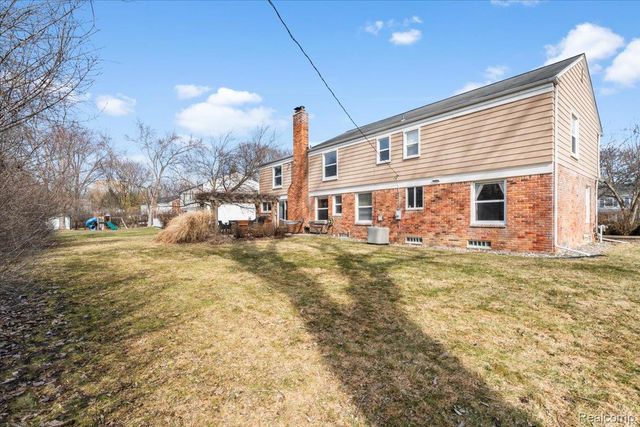 31065 Old Stage Road, Beverly Hills Village, MI 48025