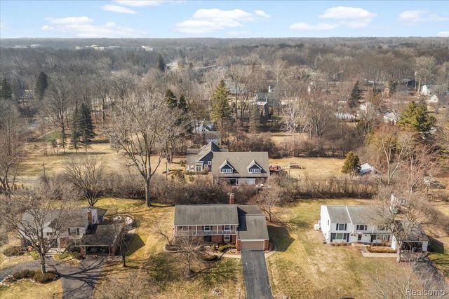 31065 Old Stage Road, Beverly Hills Village, MI 48025