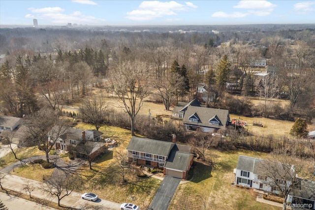 31065 Old Stage Road, Beverly Hills Village, MI 48025