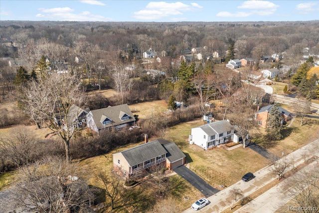 31065 Old Stage Road, Beverly Hills Village, MI 48025