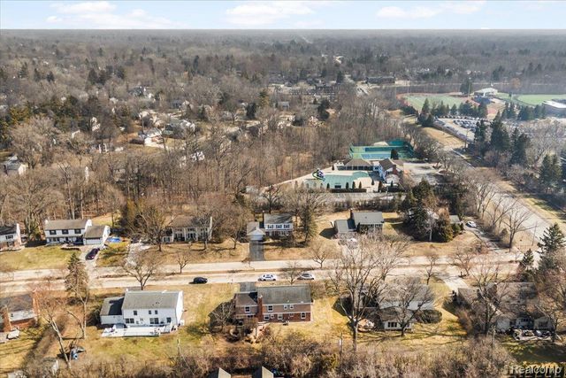 31065 Old Stage Road, Beverly Hills Village, MI 48025