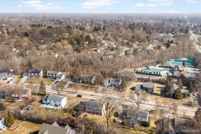 31065 Old Stage Road, Beverly Hills Village, MI 48025