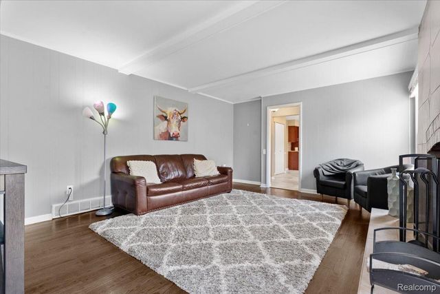 31065 Old Stage Road, Beverly Hills Village, MI 48025