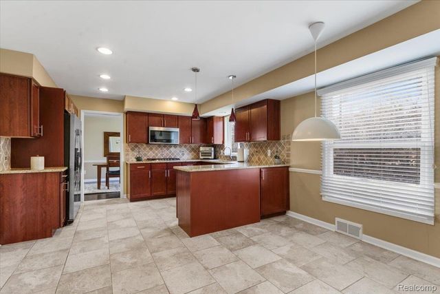 31065 Old Stage Road, Beverly Hills Village, MI 48025