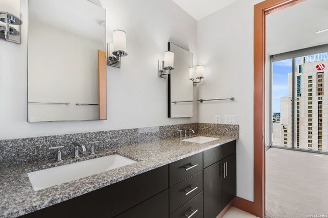 610 E Market St Unit 2606, San Antonio, TX 78205