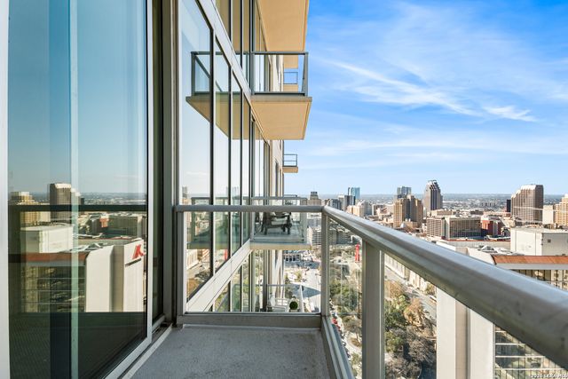 610 E Market St Unit 2606, San Antonio, TX 78205