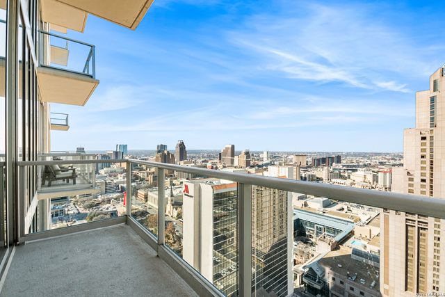 610 E Market St Unit 2606, San Antonio, TX 78205