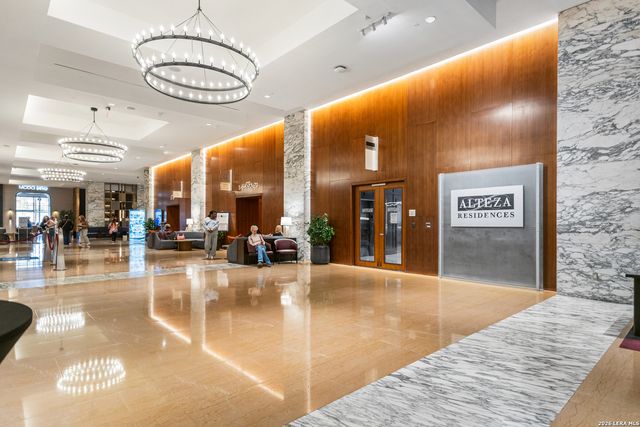 610 E Market St Unit 2606, San Antonio, TX 78205