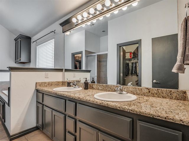 708 Garrison Lane, Yukon, OK 73099