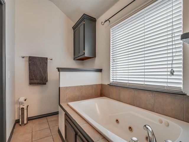 708 Garrison Lane, Yukon, OK 73099