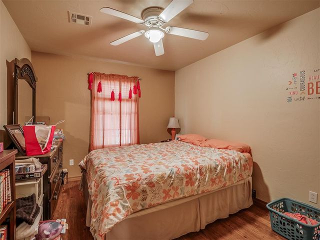 708 Garrison Lane, Yukon, OK 73099