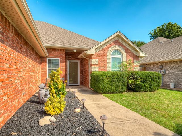 708 Garrison Lane, Yukon, OK 73099