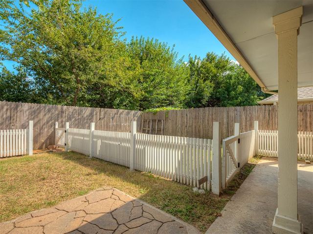 708 Garrison Lane, Yukon, OK 73099